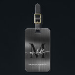 Elegant Zwarte Metaal Monogram Initiaal Schrift Bagagelabel<br><div class="desc">Meisjesachtige stijlvolle moderne elegante monogram beginletter naam script zwart metalen gepersonaliseerde bagage label. Dit ontwerp toont een voornaam in een mooie handgeschreven zwiert lettertype kalligrafie (of typografie) met monogram beginletter, volledige naam, adres info op zwarte namaak metalen folie achtergrond. Deze zijn gemakkelijk aan te passen. Stijlvol vrouwelijk geschenk voor bruiloft,...</div>