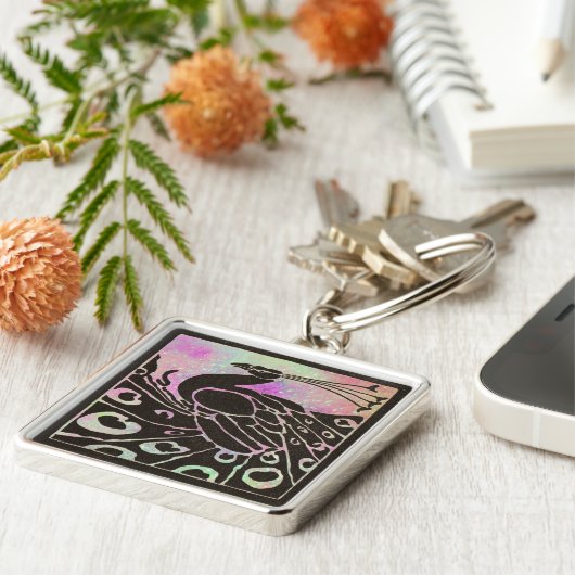 ELEGANT ZWARTE PEACOCK IN PAARSE BLAUWE SPARKELS SLEUTELHANGER (Zijkant)