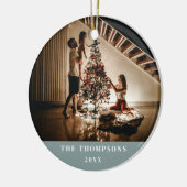 Elegante 2024 Familiefoto Gepersonaliseerde Kerst Keramisch Ornament (Links)