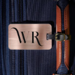 Elegante 2 Monogram Initiaal Roze Rozen Goud Metaa Bagagelabel<br><div class="desc">Meisjesachtig stijlvol moderne elegante roze gouden metalen 2 ornamenten monogram initiaal gepersonaliseerde bagagesticker. Dit ontwerp heeft twee (2) ornament monogram initiaal typografie lettertype en de achterkant bevat adres info op namaak roze gouden geborsteld metaal (roze roze gouden metalen folie-look) achtergrond. Deze zijn gemakkelijk aan te passen. Stijlvol cadeau voor bruiloft,...</div>