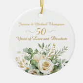 Elegante 50e Jubileum witte rozen gouden ringen Keramisch Ornament (Voorkant)