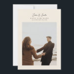 Elegante 5 foto-collage script calligrafie bruilof save the date<br><div class="desc">moderne 5 foto script calligrafie bruiloft Save the Date. Deze elegante kaart bevat een foto van 1 foto op de voorkant en 4 op de achterkant met aangepaste tekst en achtergrond. collage</div>