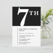 Elegante 7e verjaardag uitnodiging Black Chic Boy (Staand voorkant)