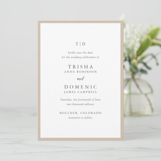 Elegante aardse neutrale monogram moderne bruiloft save the date (Staand voorkant)