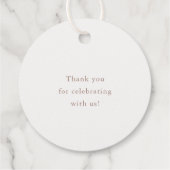 Elegante aardse neutrale script monogram bruiloft bedankjes labels (Achterkant)