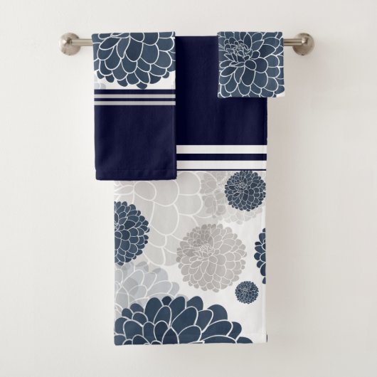 Elegante abstracte marineblauwe dahlia bloemen bad handdoek (Insitu)