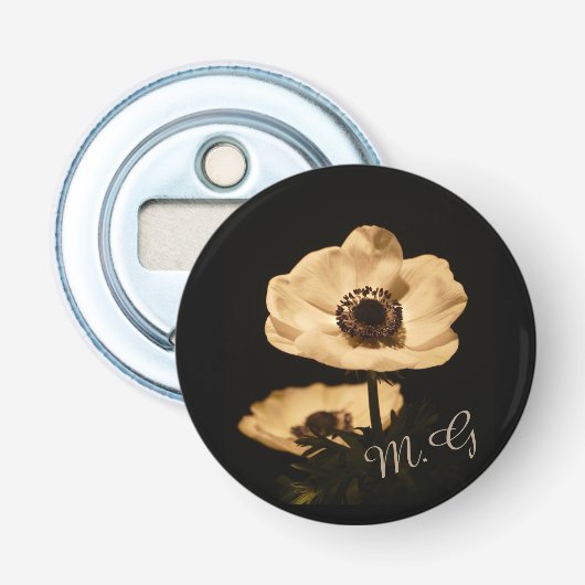 Elegante Anemoon Bloemen Initialen Button Flesopener (Voorkant)