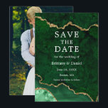 Elegante Aquarel Groen Marmer Agaat Geode Foto Save The Date<br><div class="desc">Moderne Elegante Aquarel Smaragdgroen en Goud Marmer Agaat Geode Save The Date Kaart - Foto Achterkant</div>