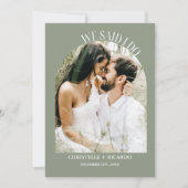 Elegante Arch Sage Green Elopement aankondiging (Voorkant)