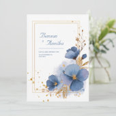 Elegante Azure Blue Blooms en Gold Leaf Wedding Kaart (Staand voorkant)