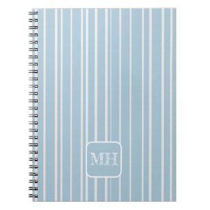 Elegante baby blauw gestreepte monogram notitieboek