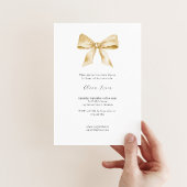 Elegante baby showers uitnodiging met geel lint