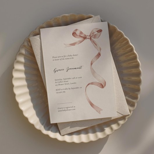 Elegante baby showers uitnodiging met roze lint