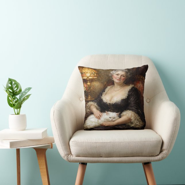 Elegante barokdame poserend met witte kat kussen (Stoel)