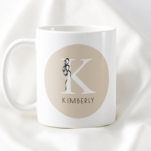 Elegante Beginletter Bruine Meisjesachtige Vrouwel Koffiemok