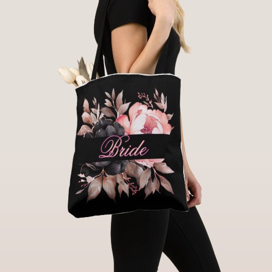 Elegante Beige Blush Bloemen Bruid Script Waterver Tote Bag (Dichtbij)