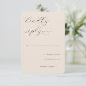 Elegante Beige Calligrafie RSVP Kaartje (Staand voorkant)