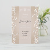Elegante Beige Floral Swirl Wedding Kaart (Staand voorkant)