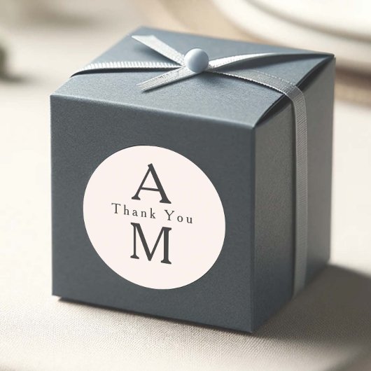 Elegante beige, moderne initialen, bruiloft dank u ronde sticker
