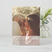 Elegante Beige Script Foto-overlay Bruiloft Bedankkaart (Staand voorkant)