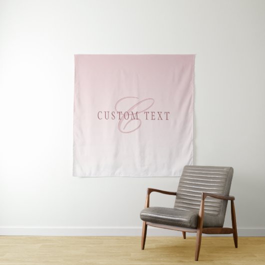 Elegante belettering en monogram | Roos Ombre Wandkleed (In situ)