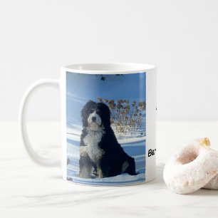 Elegante Bernedoodle hond sneeuw bedekte heuvel Lu Koffiemok