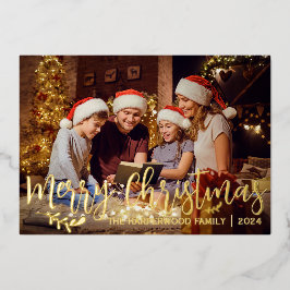 Elegante Berry laat kerstfamilie één foto achter Folie Feestdagenkaart