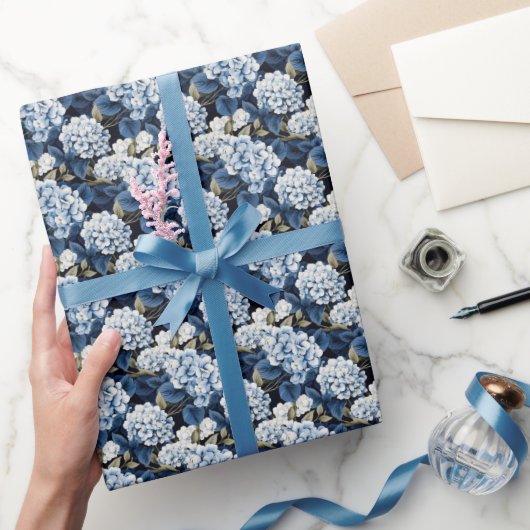 Elegante betegelde blauwe Hydrangea bloemen Cadeaupapier (Geschenken)