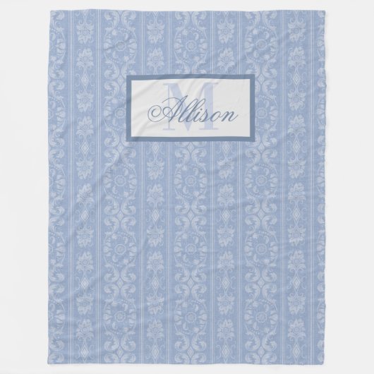 Elegante Blauw en Witte Bloemen Damast Monogrammed Fleece Deken (Voorkant)