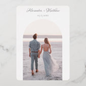 Elegante blauw-grijze foto zilveren bloemen bruilo folie uitnodiging (Achterkant)