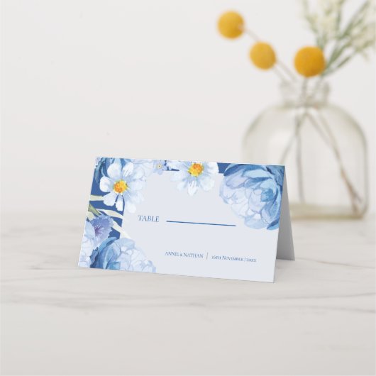Elegante Blauw Wit Bloemen Trendy bruiloft Plaatskaartje (Voorkant)