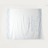 Elegante Blauw-Wit Sprookjesachtige Trouwachtergro Wandkleed (Voorkant (horizontaal))