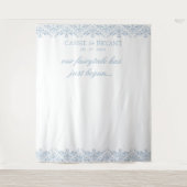 Elegante Blauw-Wit Sprookjesachtige Trouwachtergro Wandkleed (Voorkant)