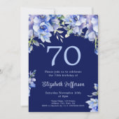 Elegante Blauwe Bloemen 70e Verjaardag Uitnodiging (Voorkant)