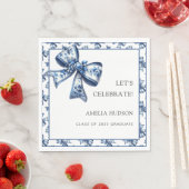 Elegante blauwe bloemen bogen klasse van 2025 servet (Insitu)