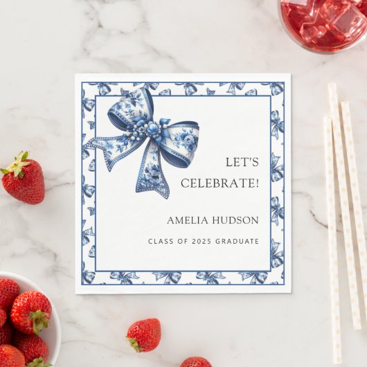 Elegante blauwe bloemen bogen klasse van 2025 servet (Insitu)