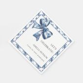 Elegante blauwe bloemen bogen klasse van 2025 servet (Hoek)