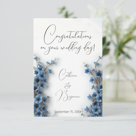 Elegante blauwe bloemen bruiloft gefeliciteerd kaart (Staand voorkant)