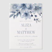 Elegante blauwe bloemen overlay bruiloft vellum uitnodigingen (Voorkant)