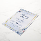 Elegante Blauwe Bloemen Trouwfeest Folie Uitnodiging (Gedraaid)