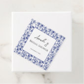 Elegante blauwe bloemige bruidsdouche in toile-sti bedankjes labels (In situ)