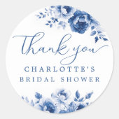 Elegante blauwe bloemige bruidsdouche ronde sticker (Voorkant)