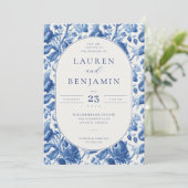 Elegante Blauwe Bloemige Trouwuitnodiging Kaart (Staand voorkant)