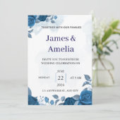 Elegante blauwe bloemige trouwuitnodiging kaart (Staand voorkant)