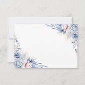 Elegante blauwe en blozen bloemenbruiloft RSVP kaartje (Achterkant)