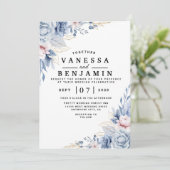 Elegante Blauwe en Blush Bloemen Huwelijksuitnodig Kaart (Staand voorkant)