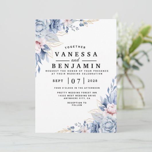 Elegante Blauwe en Blush Bloemen Huwelijksuitnodig Kaart (Staand voorkant)