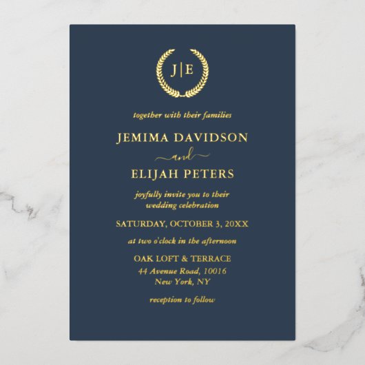 Elegante Blauwe en Gouden Krans Monogram Bruiloft Folie Uitnodiging (Voorkant)
