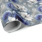 Elegante blauwe en witte rozen en lelies cadeaupapier (Rol Hoek)