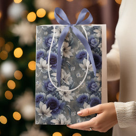 Elegante blauwe en witte rozen en lelies medium cadeauzakje